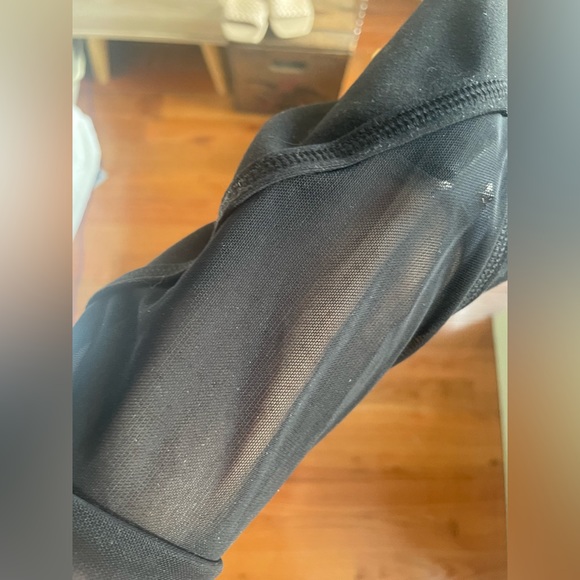 Yogalicious Mesh Leggings - Picture 4 of 4